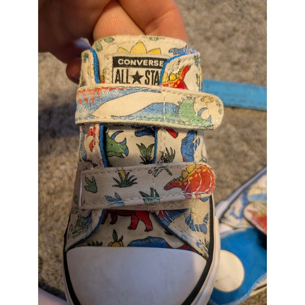 Converse Chuck Taylor All Star Dinosaur Print Infant Size 10 Hook Loop A15067F